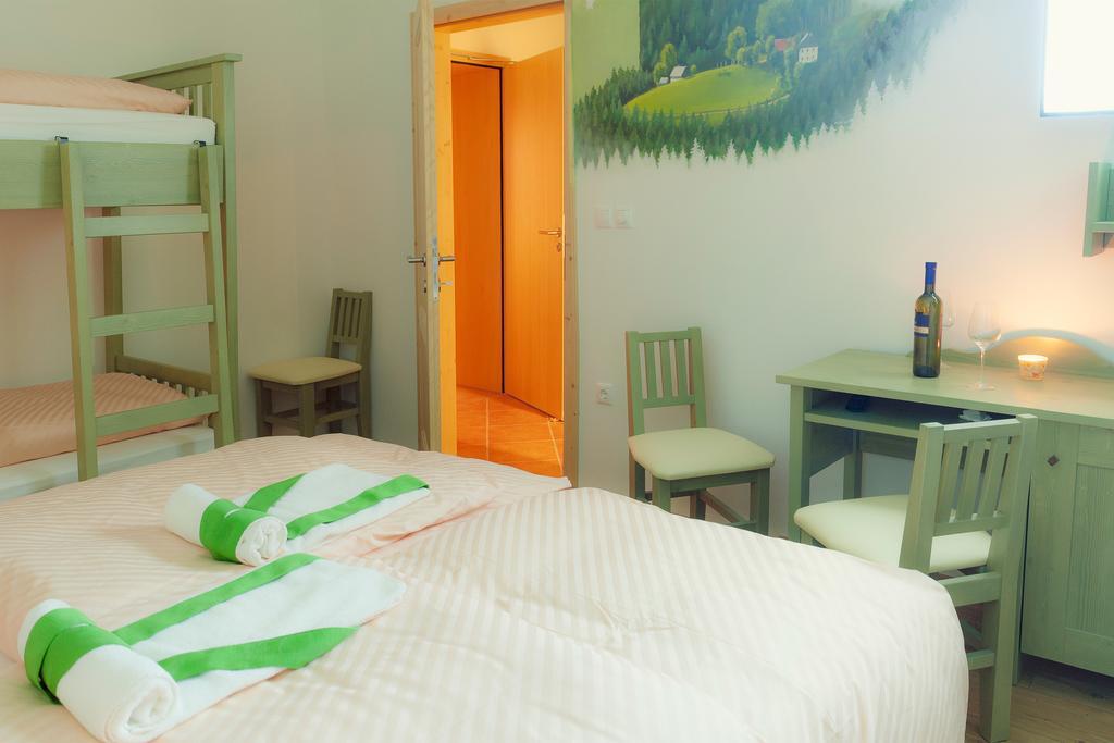 Guesthouse Macesen Spodnja Sorica Quarto foto