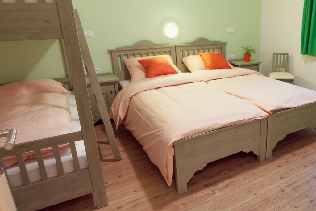 Guesthouse Macesen Spodnja Sorica Quarto foto